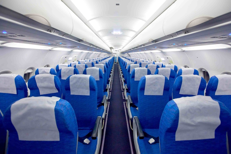 Почему почти все самолеты - с креслами синего цвета?