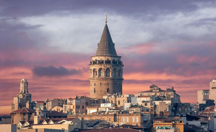 Галатская башня в Стамбуле вновь открыта после реставрации