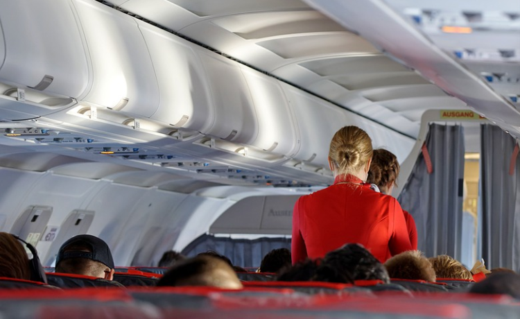 Зачем переводить телефон в авиарежим во время полета? Мнение эксперта